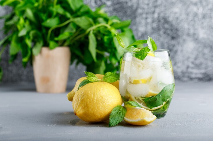Refreshing Lemongrass-Mint Mojito